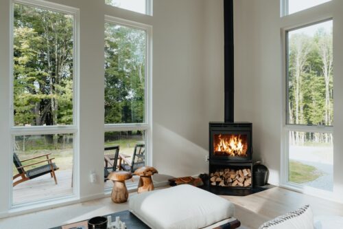 Kaminofen im modernen Wohnraum – Ofen Team Rhein-Main