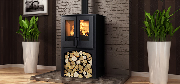 Nordic Fire Lodge mit erhöhtem Holzfach Originalproduktbild – Ofen Team