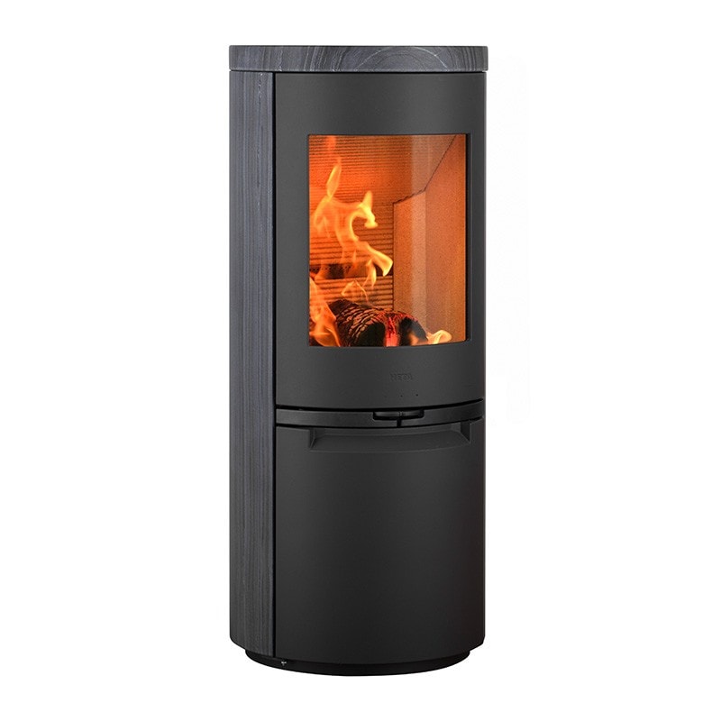 HETA Scan-Line 900 Kaminofen mit dunkler Blackwood-Verkleidung und großer Sichtscheibe